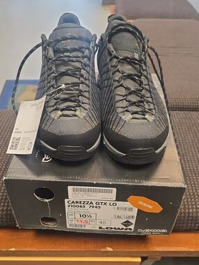 Lowa Carezza GTX Lo Black Hiking Boots